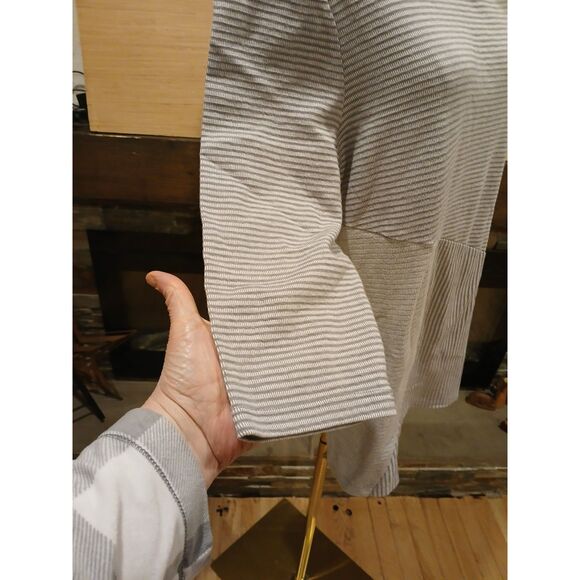 Chico's Women's LARGE Cotton Blend Gray Striped Light Sweater Top - Picture 6 of 12